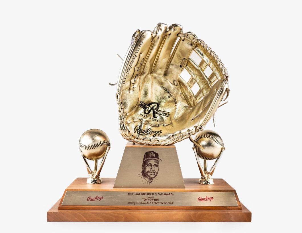 Tony Gwynn 1991 Rawlings Gold Glove Sells for $62,000 at Auction