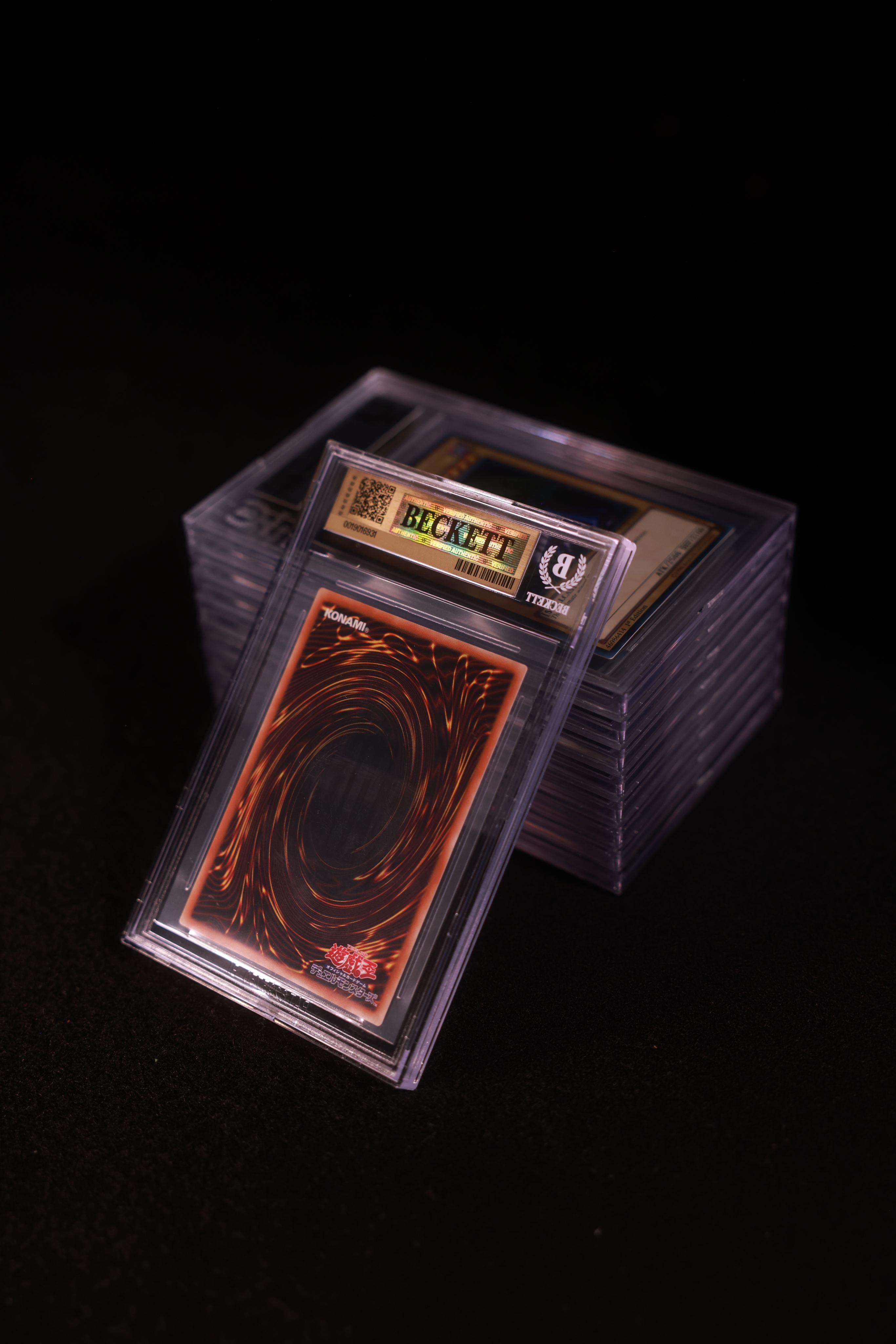 Beckett next-generation holographic security label on graded card slab